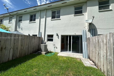 Townhouse in Homestead, Florida 2 bedrooms, 108.32 sq.m. № 1825470 - photo 12