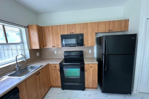 Townhouse in Homestead, Florida 2 bedrooms, 108.32 sq.m. № 1825470 - photo 7
