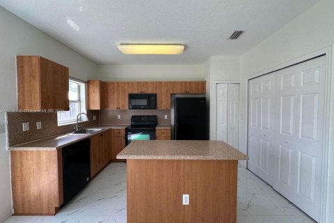 Townhouse in Homestead, Florida 2 bedrooms, 108.32 sq.m. № 1825470 - photo 10