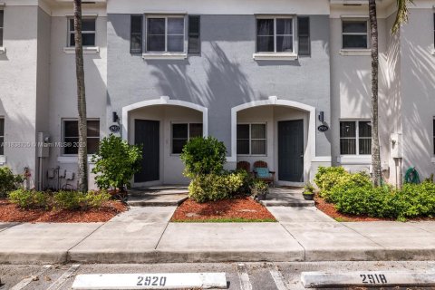 Townhouse in Homestead, Florida 2 bedrooms, 108.32 sq.m. № 1825470 - photo 1