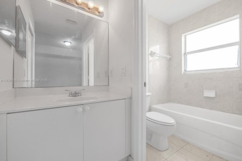 Townhouse in Homestead, Florida 2 bedrooms, 108.32 sq.m. № 1825470 - photo 17