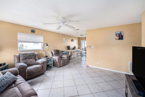 Condominio en venta en Pinellas Park, Florida, 2 dormitorios, 80.27 m2 № 1784415 - foto 8