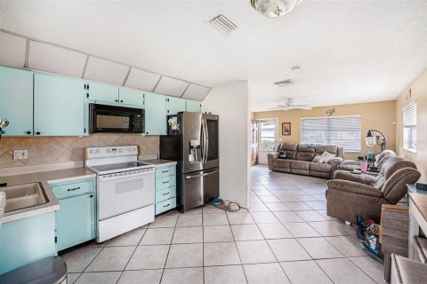 Condominio en venta en Pinellas Park, Florida, 2 dormitorios, 80.27 m2 № 1784415 - foto 9
