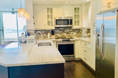 Copropriété à louer à Miami, Floride: 2 chambres, 130.06 m2 № 2182248 - photo 13