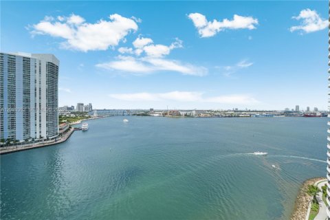 Condo à Miami, Floride, 2 chambres  № 2182248