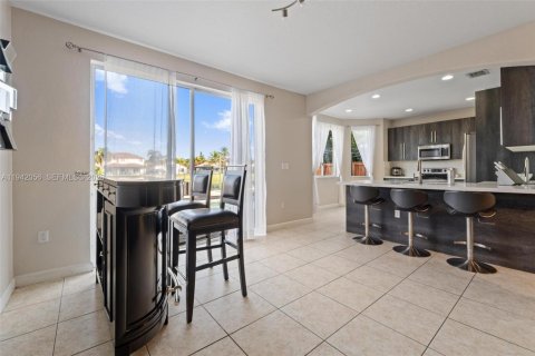 Villa ou maison à vendre à Miami, Floride: 5 chambres, 186.08 m2 № 1999020 - photo 18