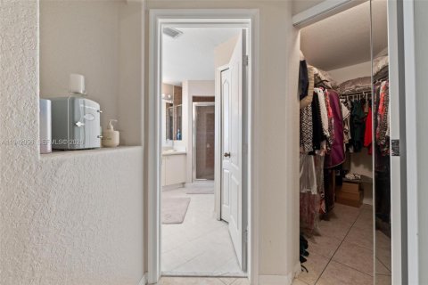 Villa ou maison à vendre à Miami, Floride: 5 chambres, 186.08 m2 № 1999020 - photo 30