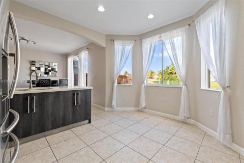 Villa ou maison à vendre à Miami, Floride: 5 chambres, 186.08 m2 № 1999020 - photo 12