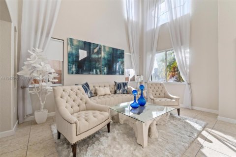 Villa ou maison à vendre à Miami, Floride: 5 chambres, 186.08 m2 № 1999020 - photo 5