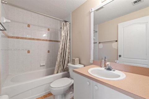 Villa ou maison à vendre à Miami, Floride: 5 chambres, 186.08 m2 № 1999020 - photo 22