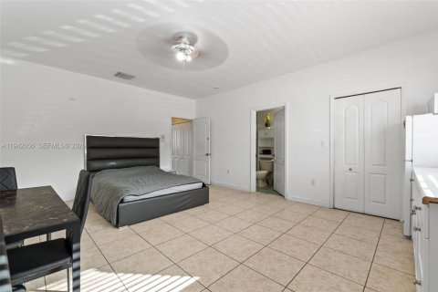 Villa ou maison à vendre à Miami, Floride: 5 chambres, 186.08 m2 № 1999020 - photo 25