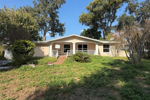 House in Orlando, Florida 5 bedrooms, 241.82 sq.m. № 2112409