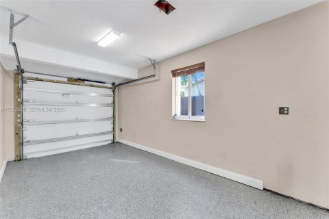 House in Miami, Florida 3 bedrooms, 168.25 sq.m. № 2010488 - photo 30