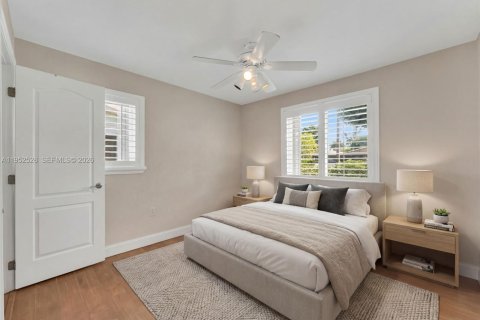 House in Miami, Florida 3 bedrooms, 168.25 sq.m. № 2010488 - photo 18