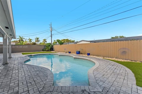House in Miami, Florida 3 bedrooms, 168.25 sq.m. № 2010488 - photo 29