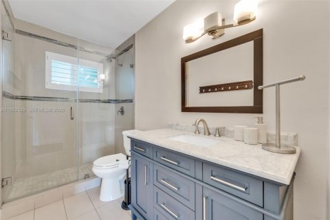 House in Miami, Florida 3 bedrooms, 168.25 sq.m. № 2010488 - photo 17