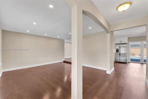 House in Miami, Florida 3 bedrooms, 168.25 sq.m. № 2010488 - photo 5