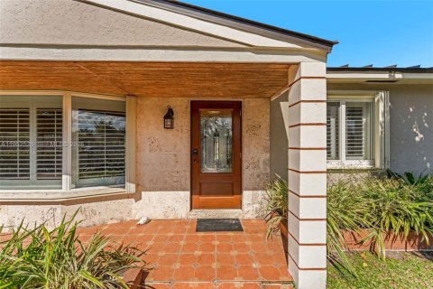 House in Miami, Florida 3 bedrooms, 168.25 sq.m. № 2010488 - photo 4