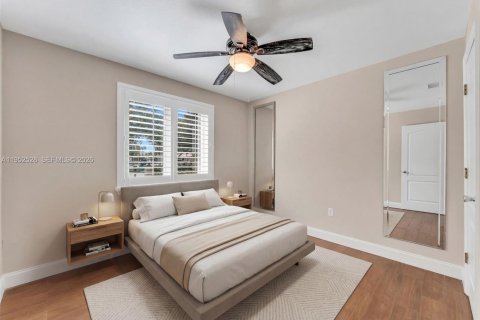 House in Miami, Florida 3 bedrooms, 168.25 sq.m. № 2010488 - photo 15