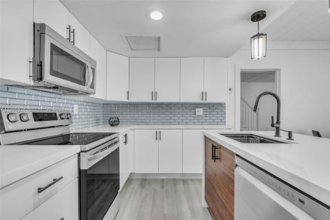 Touwnhouse à vendre à Miami Lakes, Floride: 2 chambres, 90.3 m2 № 2060705 - photo 8