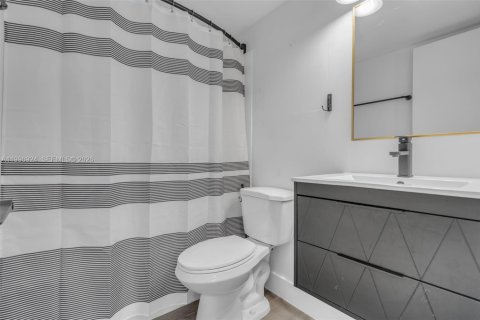 Touwnhouse à vendre à Miami Lakes, Floride: 2 chambres, 90.3 m2 № 2060705 - photo 19