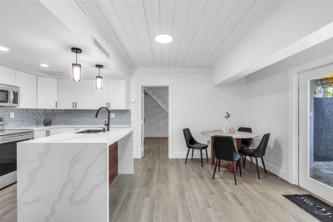 Touwnhouse à vendre à Miami Lakes, Floride: 2 chambres, 90.3 m2 № 2060705 - photo 7