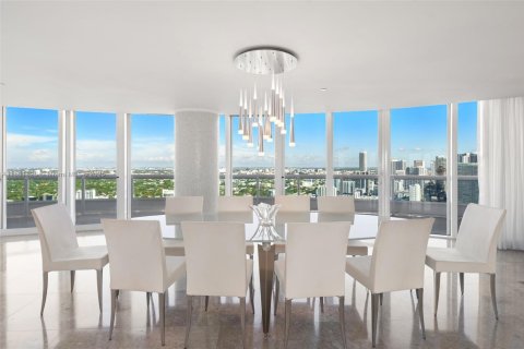 Condo in Miami, Florida, 4 bedrooms  № 1925555 - photo 9