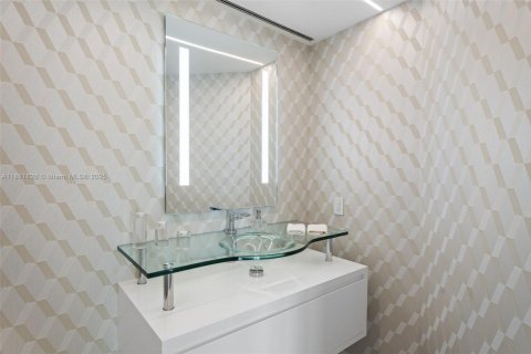 Condo in Miami, Florida, 4 bedrooms  № 1925555 - photo 18