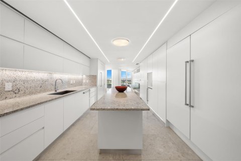 Condo in Miami, Florida, 4 bedrooms  № 1925555 - photo 13