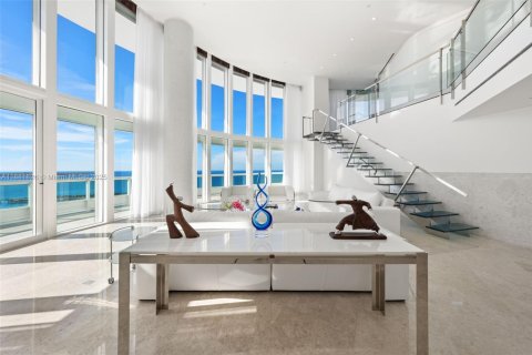Condo in Miami, Florida, 4 bedrooms  № 1925555 - photo 2