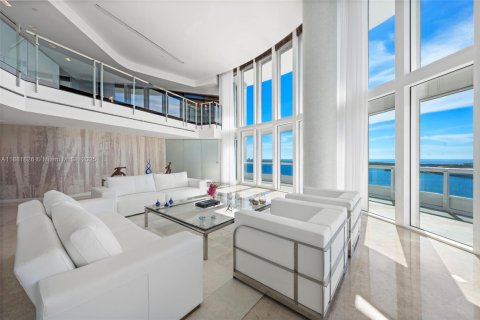 Condo in Miami, Florida, 4 bedrooms  № 1925555 - photo 5