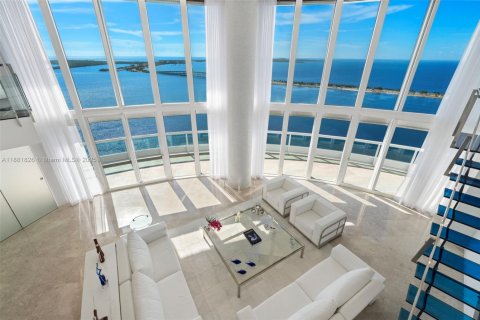 Condo in Miami, Florida, 4 bedrooms  № 1925555 - photo 1