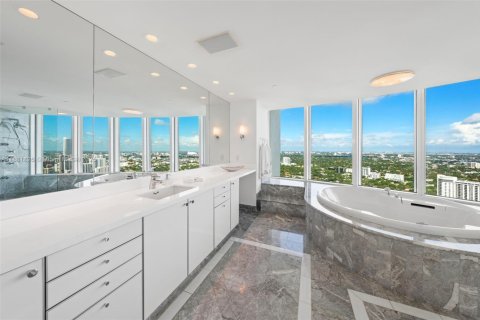 Condo in Miami, Florida, 4 bedrooms  № 1925555 - photo 25
