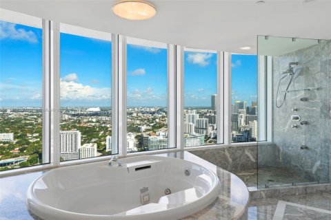 Condo in Miami, Florida, 4 bedrooms  № 1925555 - photo 26