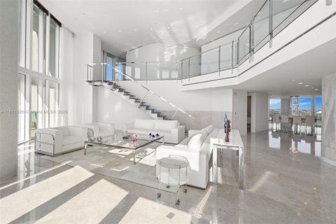 Condo in Miami, Florida, 4 bedrooms  № 1925555 - photo 7