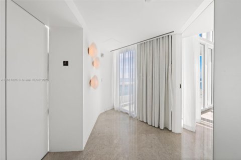 Condo in Miami, Florida, 4 bedrooms  № 1925555 - photo 6