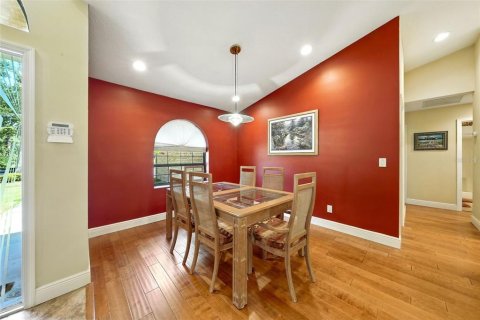 House in Sorrento, Florida 3 bedrooms, 185.8 sq.m. № 1885609 - photo 4