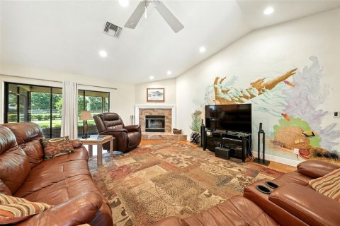 House in Sorrento, Florida 3 bedrooms, 185.8 sq.m. № 1885609 - photo 6