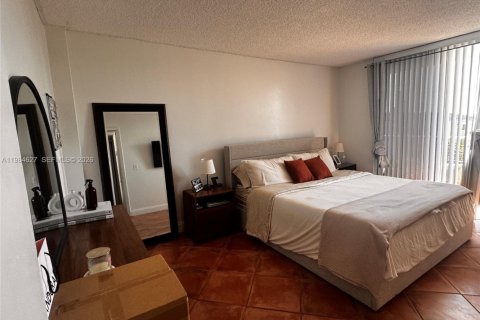 Снять в аренду кондоминиум в Норт-Бей-Виллидж, Флорида 1 спальня, 57.6м2, № 2045832 - фото 3