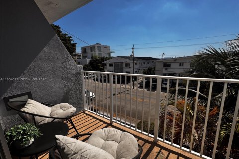 Кондоминиум с 1 спальней в Норт-Бей-Виллидж, Флорида № 2045832