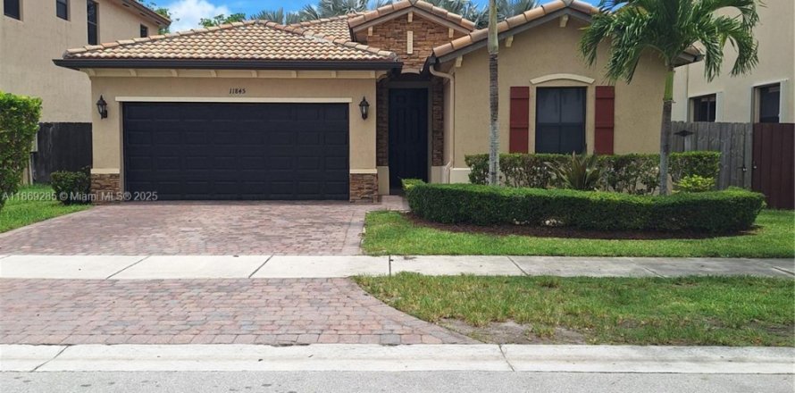 House in Homestead, Florida 4 bedrooms, 175.03 sq.m. № 1928269