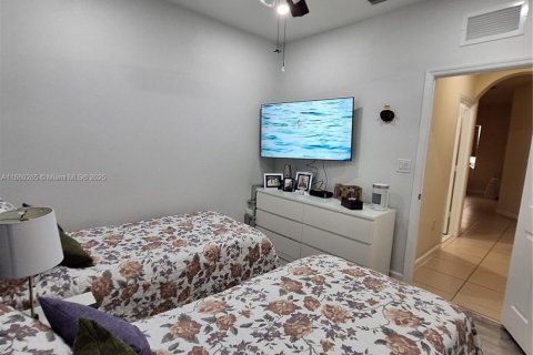 House in Homestead, Florida 4 bedrooms, 175.03 sq.m. № 1928269 - photo 20