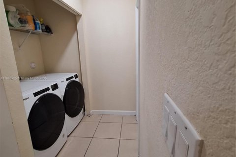 House in Homestead, Florida 4 bedrooms, 175.03 sq.m. № 1928269 - photo 13