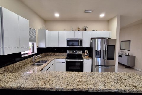 House in Homestead, Florida 4 bedrooms, 175.03 sq.m. № 1928269 - photo 11