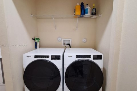 House in Homestead, Florida 4 bedrooms, 175.03 sq.m. № 1928269 - photo 14