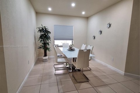 House in Homestead, Florida 4 bedrooms, 175.03 sq.m. № 1928269 - photo 3