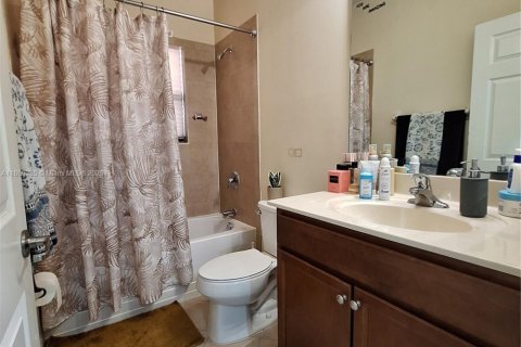 House in Homestead, Florida 4 bedrooms, 175.03 sq.m. № 1928269 - photo 19