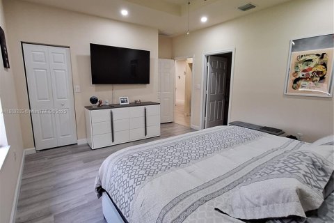 House in Homestead, Florida 4 bedrooms, 175.03 sq.m. № 1928269 - photo 24