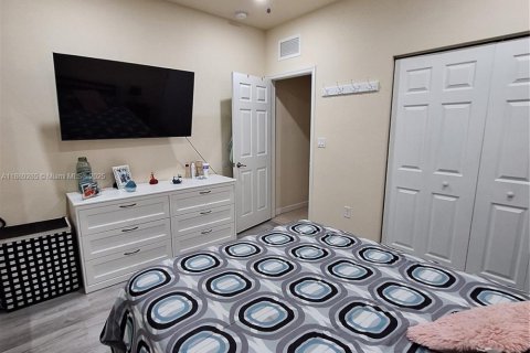 House in Homestead, Florida 4 bedrooms, 175.03 sq.m. № 1928269 - photo 15