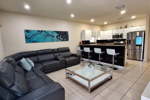 House in Homestead, Florida 4 bedrooms, 175.03 sq.m. № 1928269 - photo 7